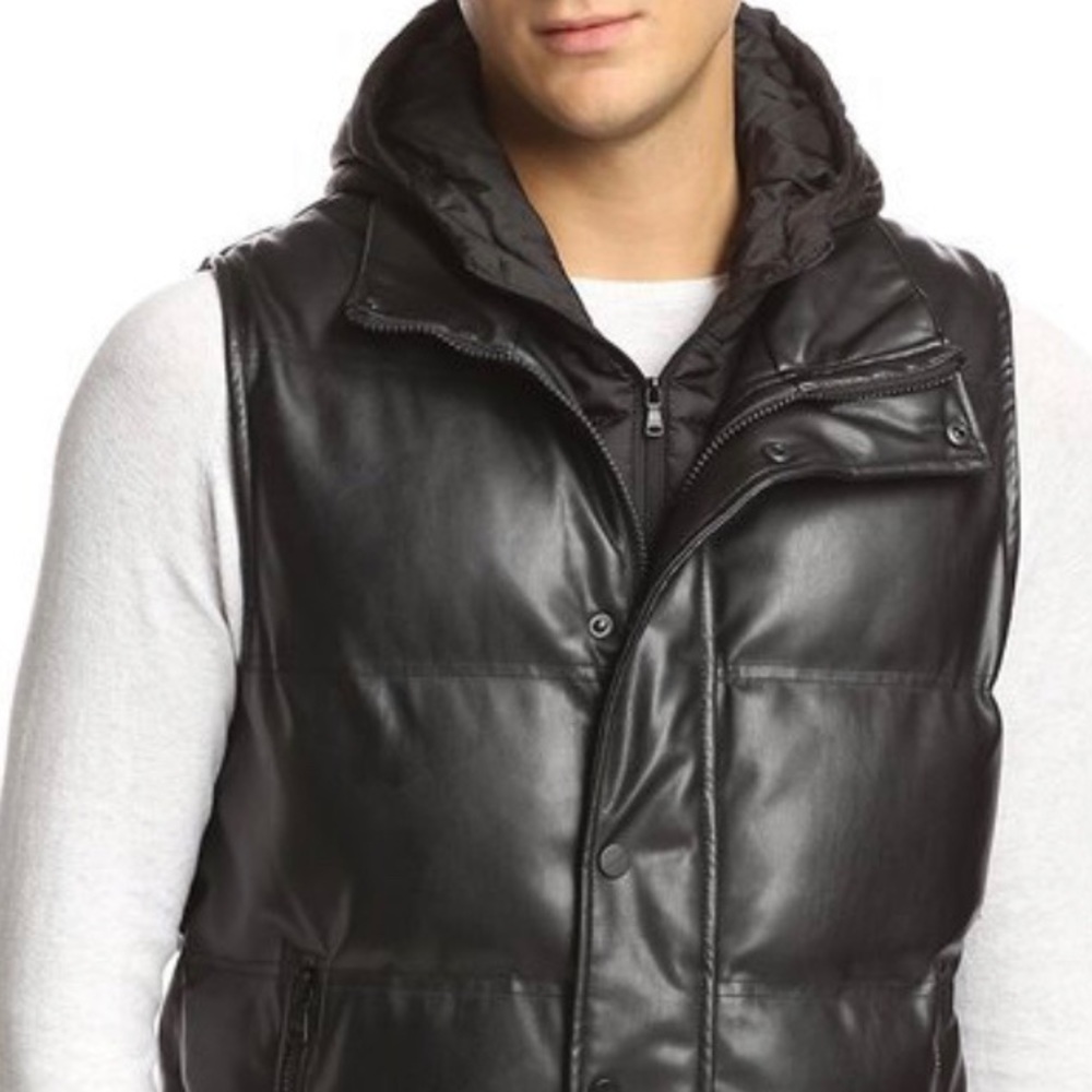Faux leather vest in black 😎 worn twice ✌️